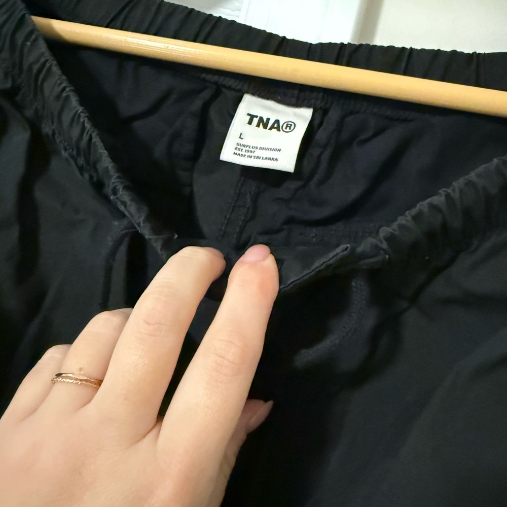 TNA black Cargo Pants size large - Picture 2 of 3